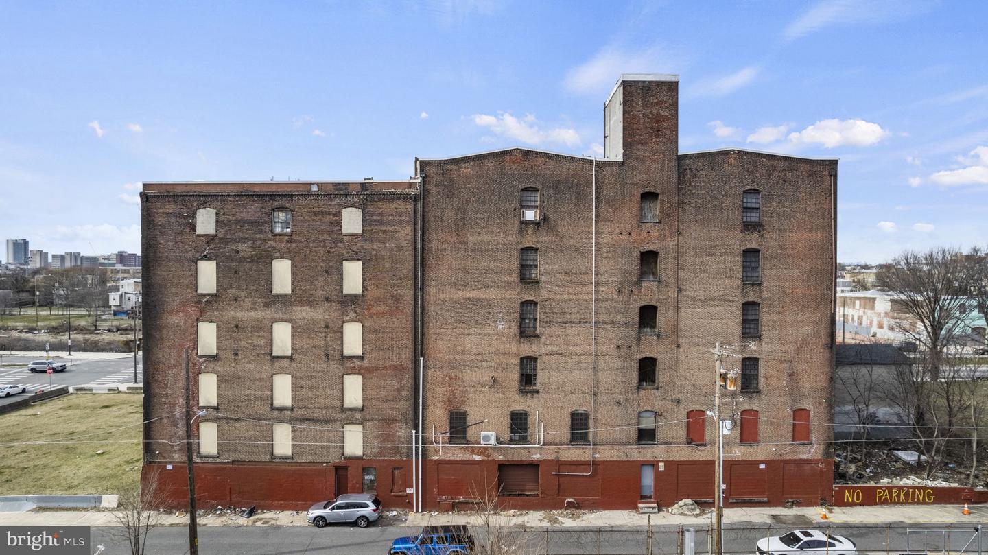 2401-39 N American St Property Photo 4