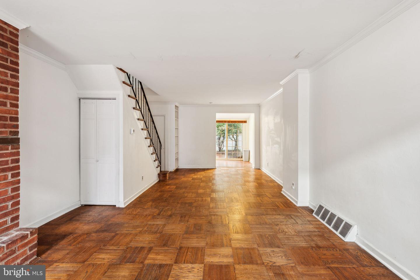 2304 Waverly St Property Photo 2