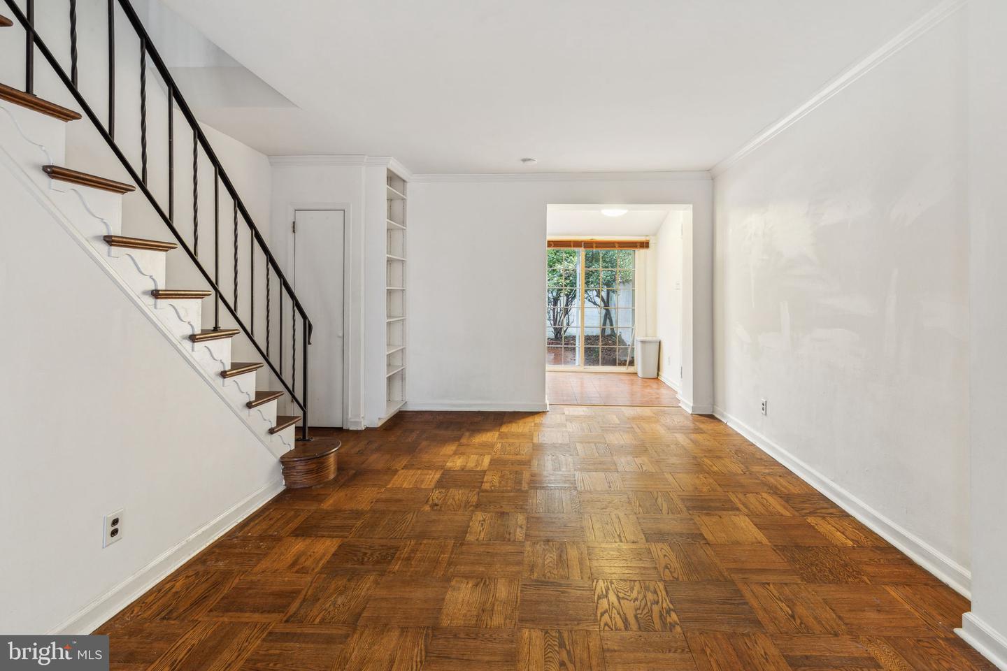 2304 Waverly St Property Photo 4