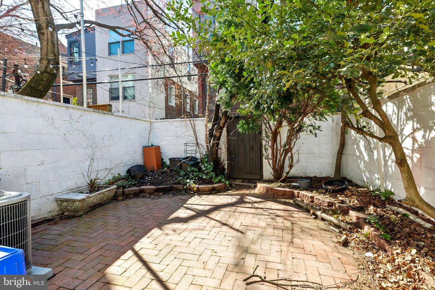 2304 Waverly St Property Photo 6