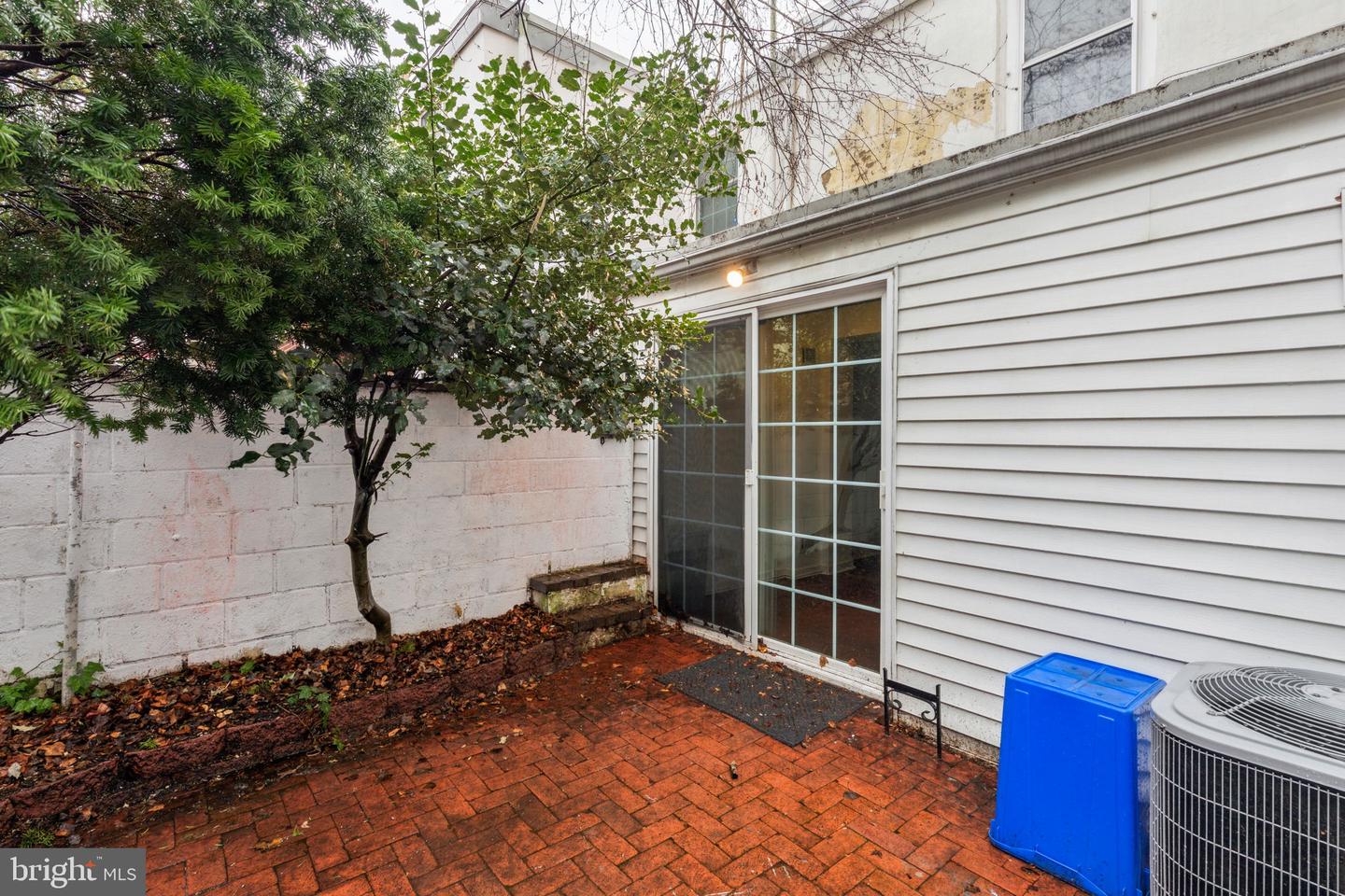 2304 Waverly St Property Photo 8