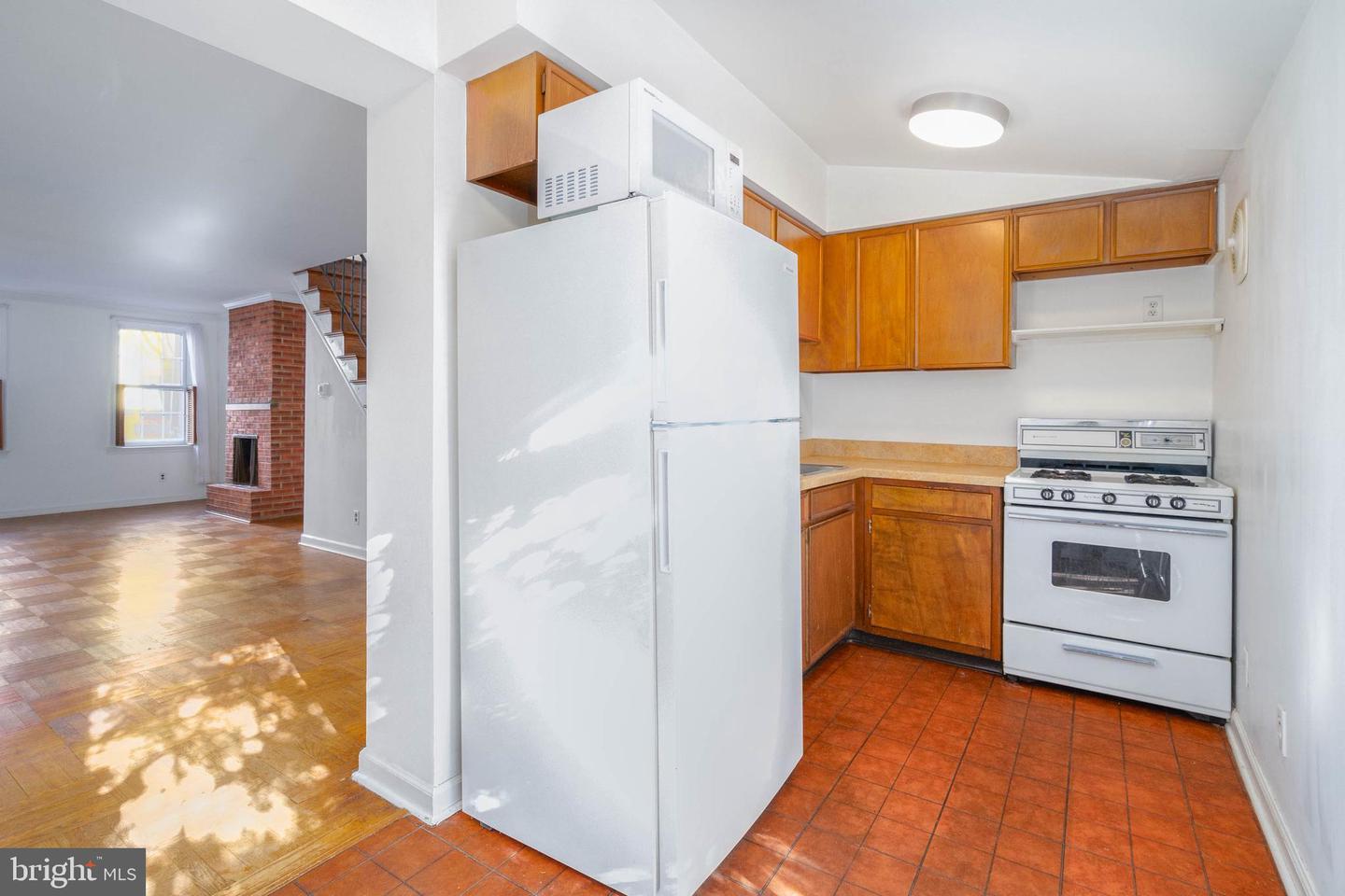 2304 Waverly St Property Photo 10