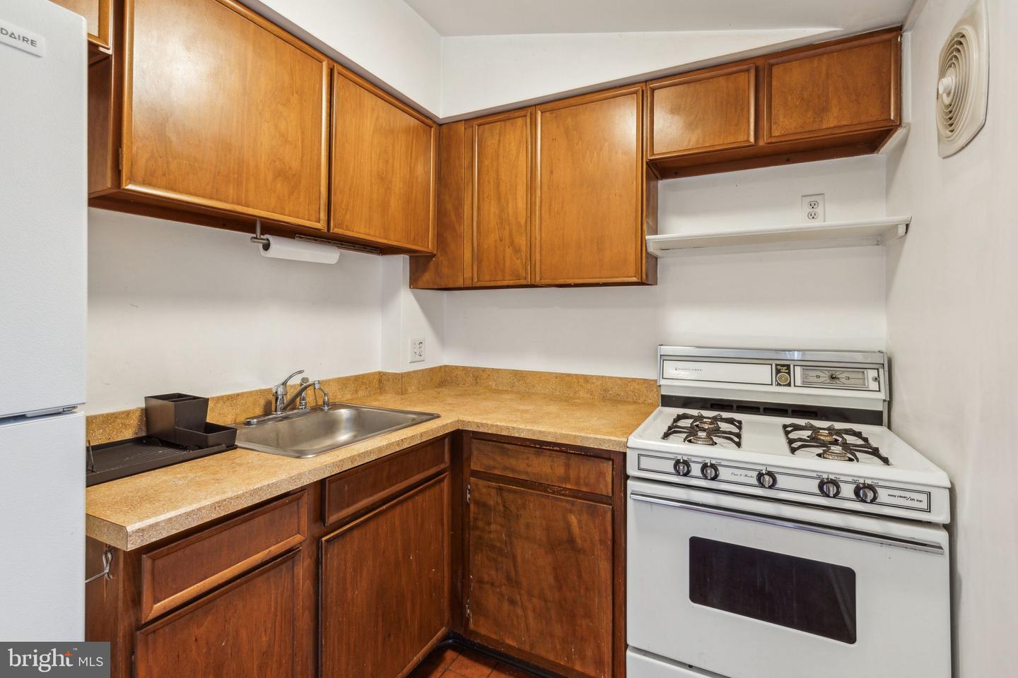2304 Waverly St Property Photo 11