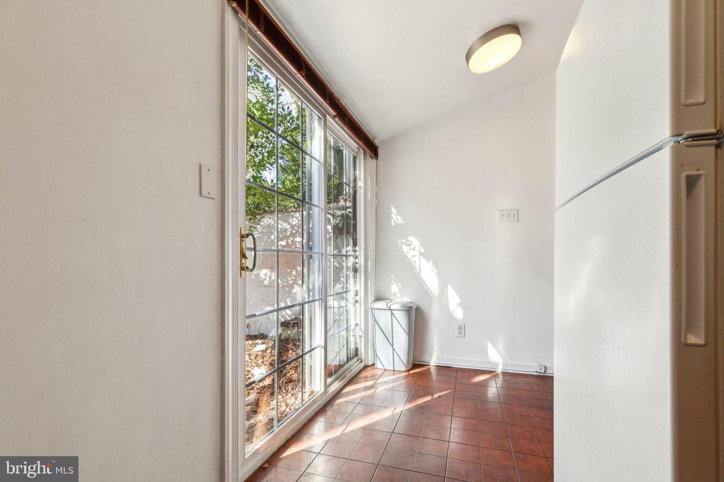 2304 Waverly St Property Photo 12