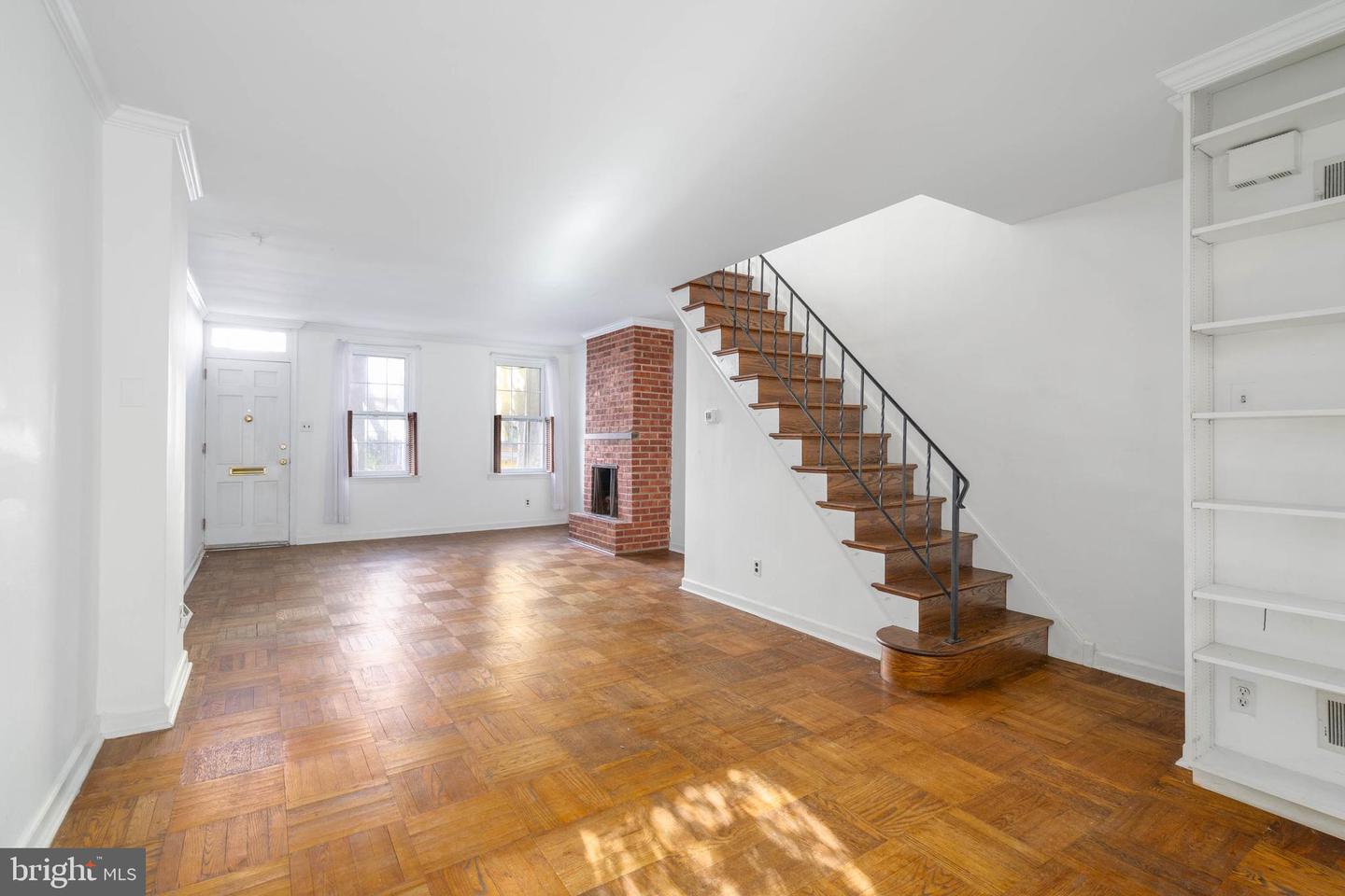 2304 Waverly St Property Photo 15