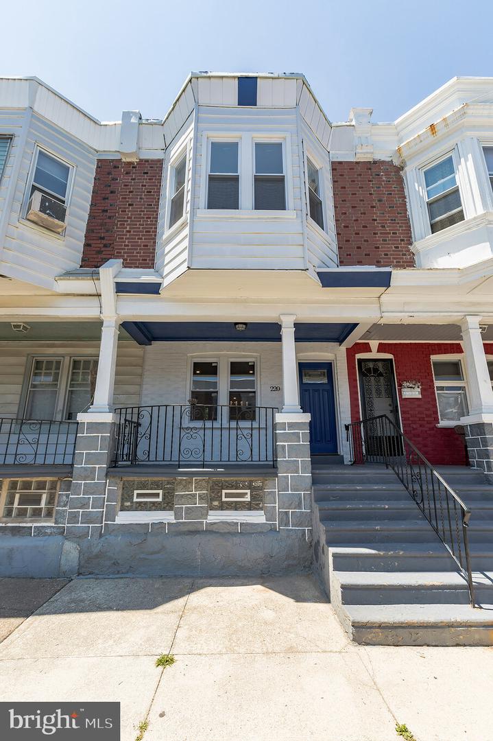 220 N EDGEWOOD ST Property Photo 1