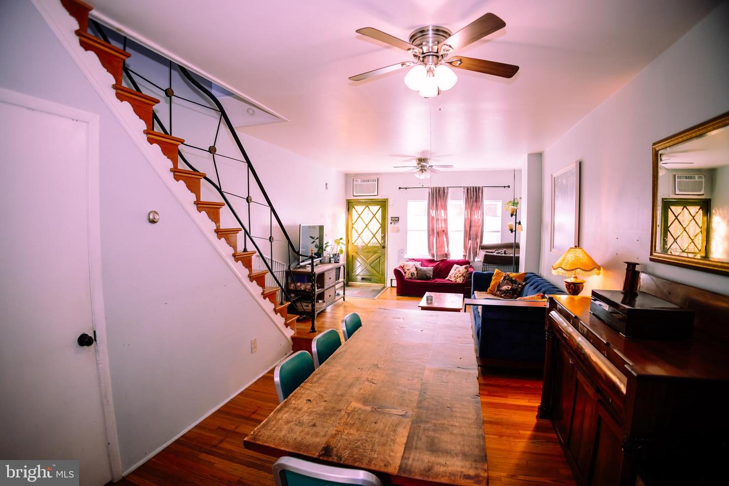 1135 Tree St Property Photo 1