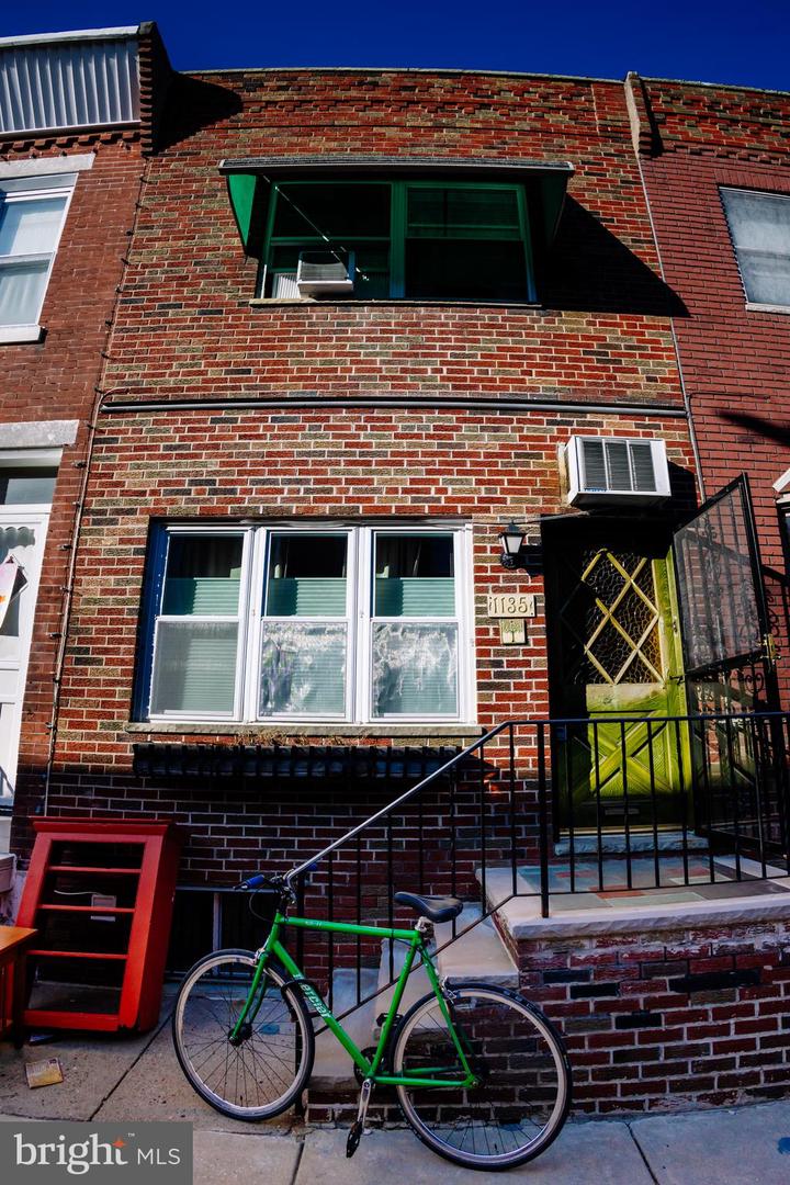 1135 Tree St Property Photo 2