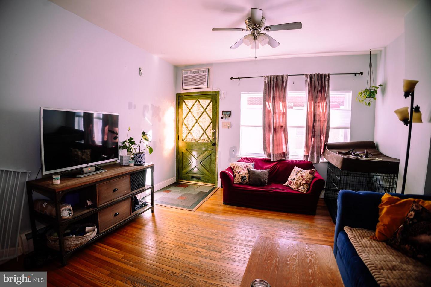 1135 Tree St Property Photo 10