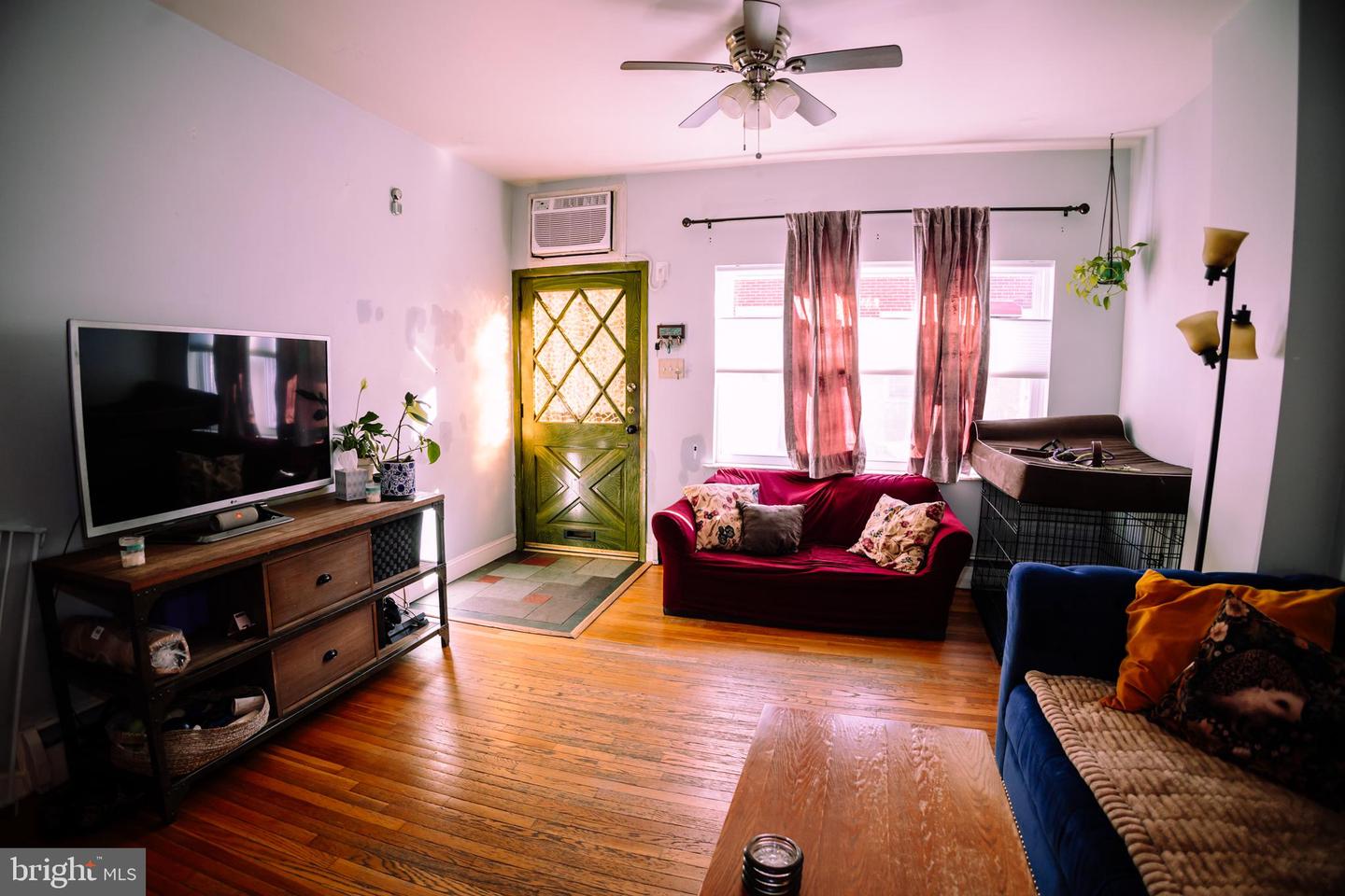1135 Tree St Property Photo 11