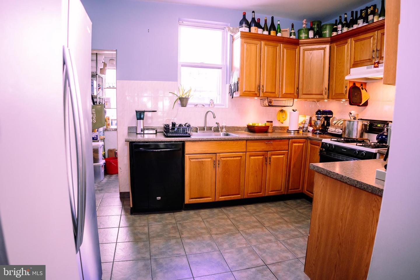 1135 Tree St Property Photo 12