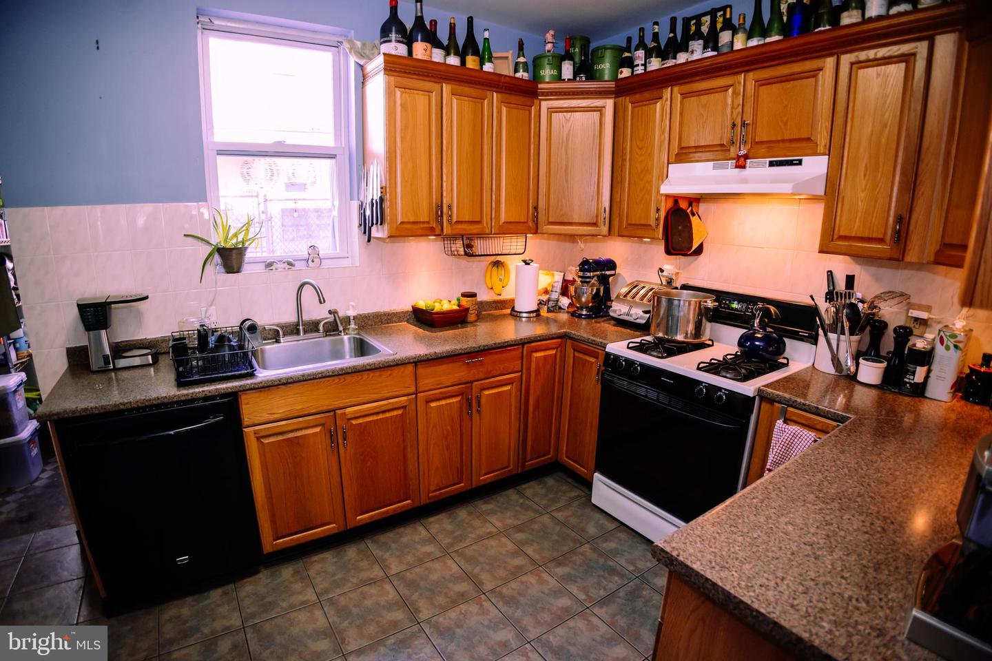 1135 Tree St Property Photo 17
