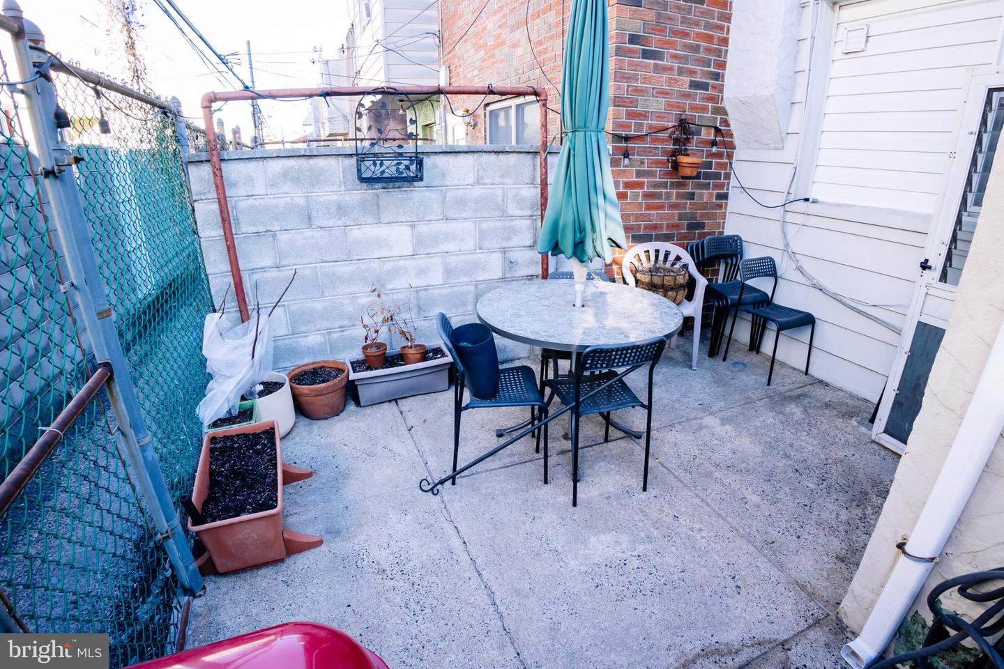 1135 Tree St Property Photo 18