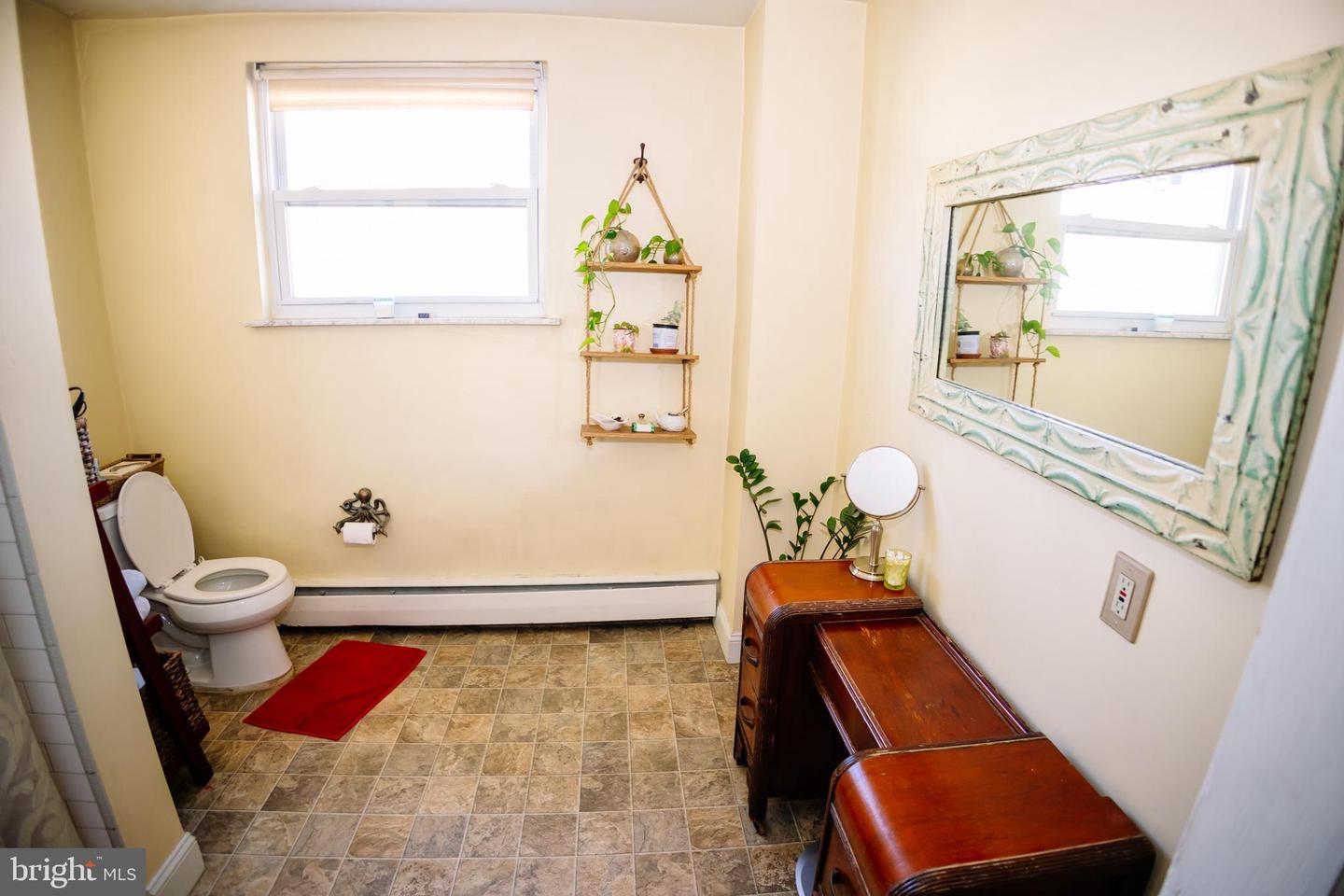 1135 Tree St Property Photo 24