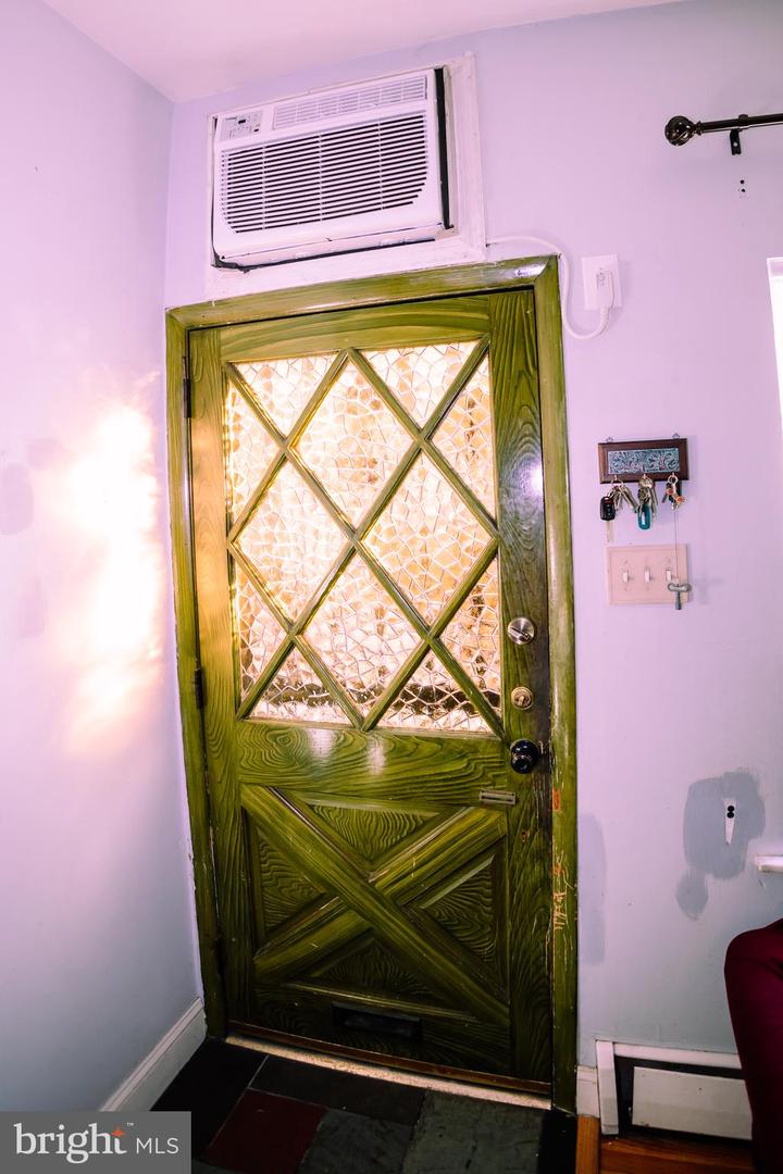 1135 Tree St Property Photo 43