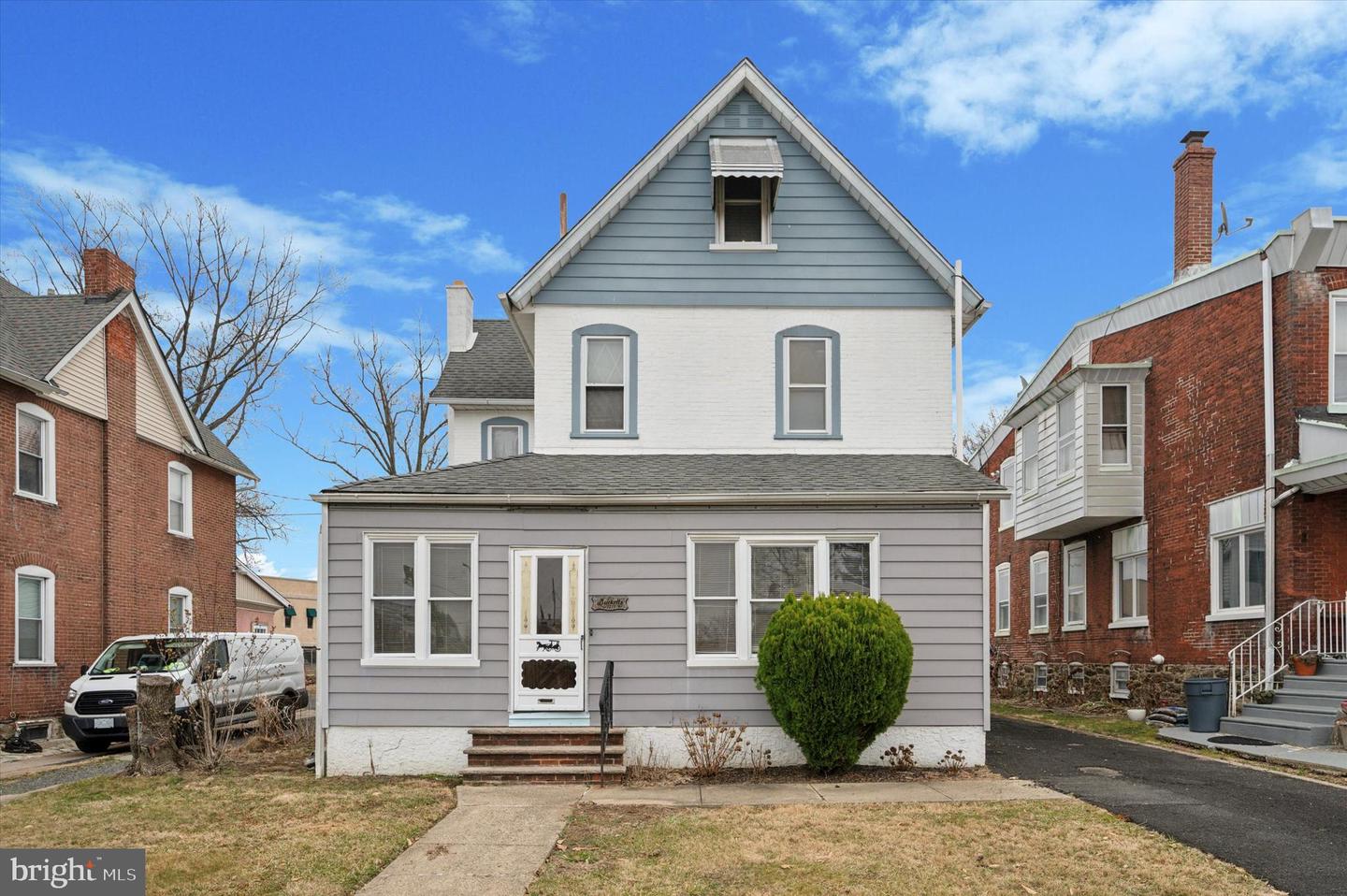 7219 N Broad St Property Photo 1