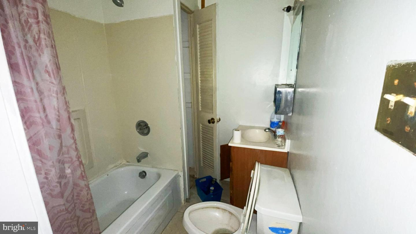2656 S Shields St Property Photo 10