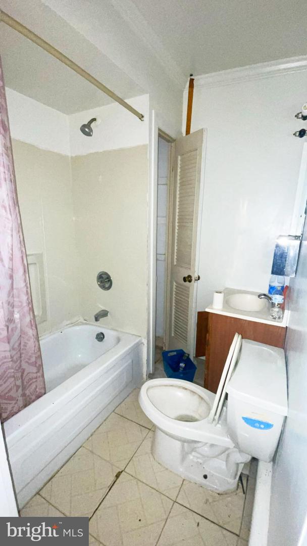 2656 S Shields St Property Photo 11