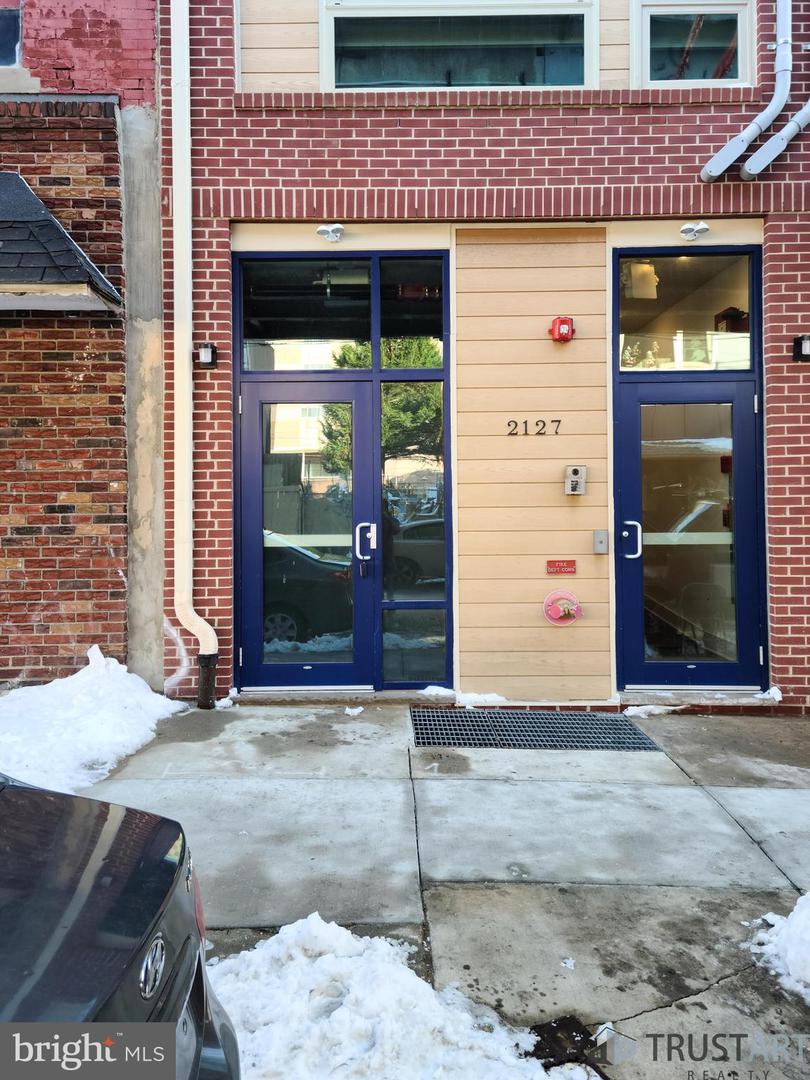 2127 N FRONT ST #COMMERCIAL Property Photo 1