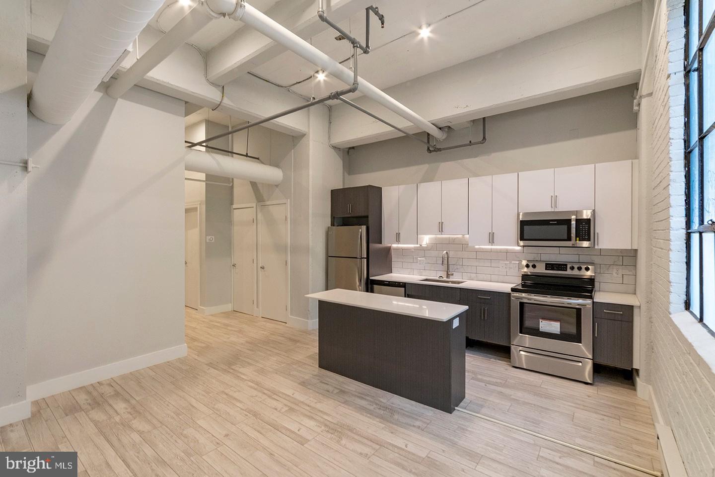412-26 S 13th St #studio Property Photo 2