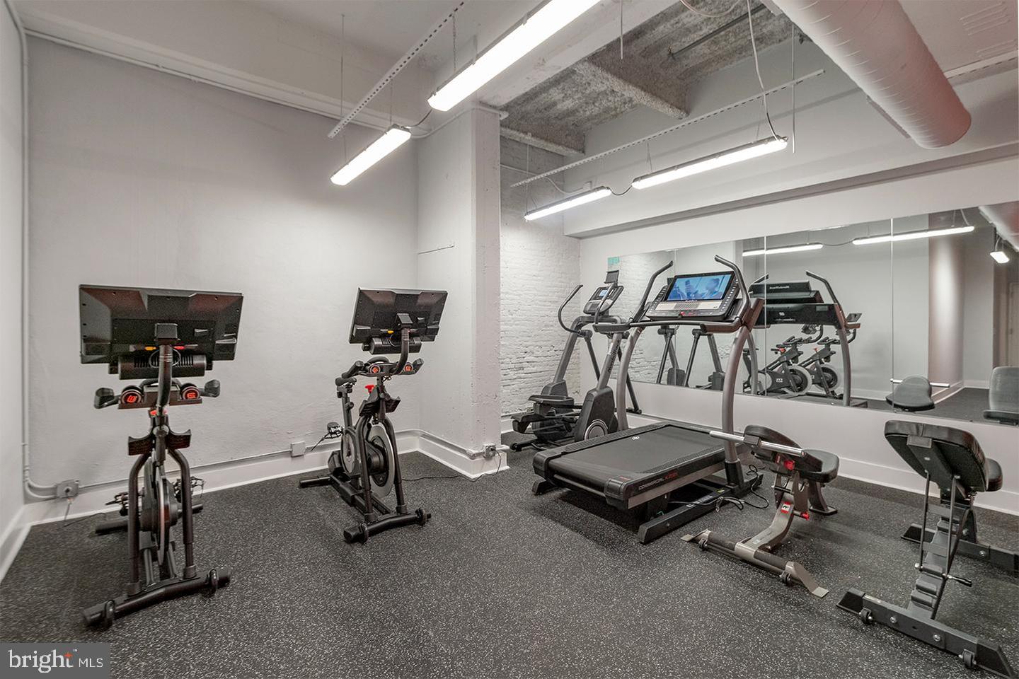 412-26 S 13th St #studio Property Photo 13