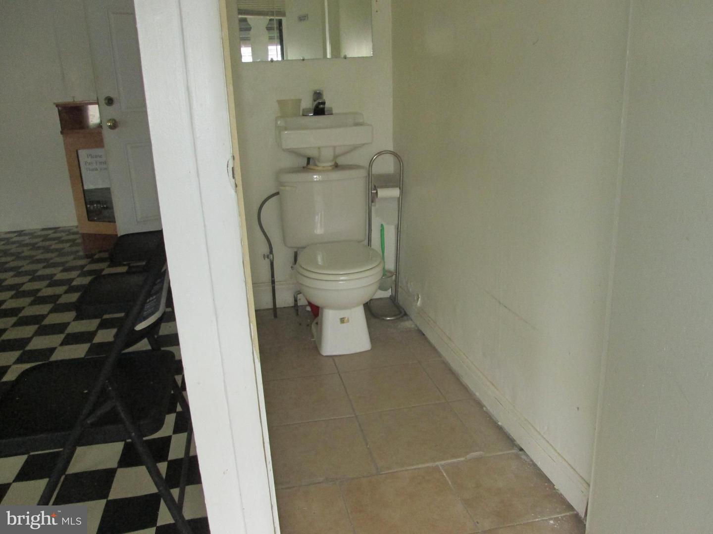 6021 Torresdale Ave Property Photo 7