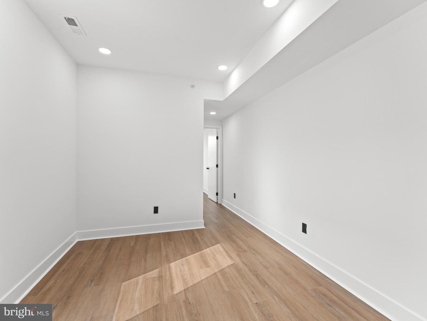 4927 Catharine St Property Photo 8