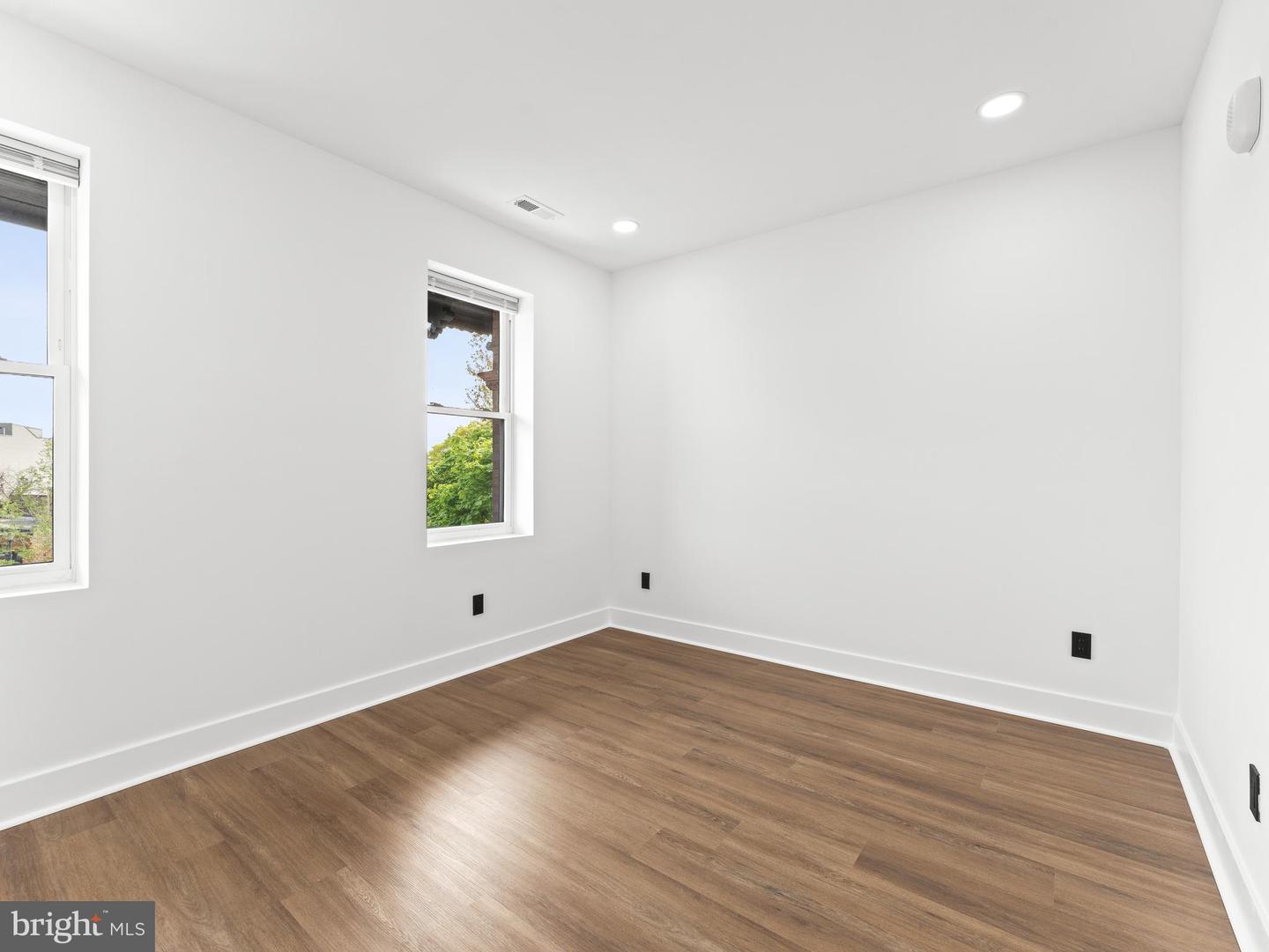 4927 Catharine St Property Photo 10