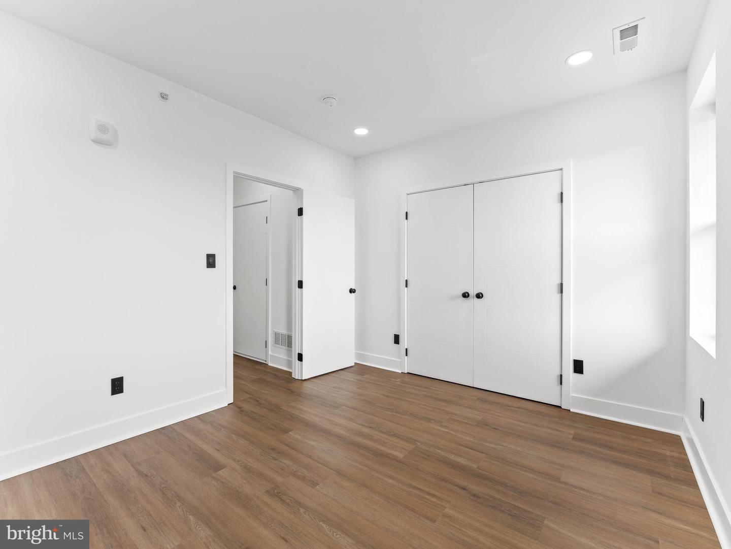 4927 Catharine St Property Photo 11