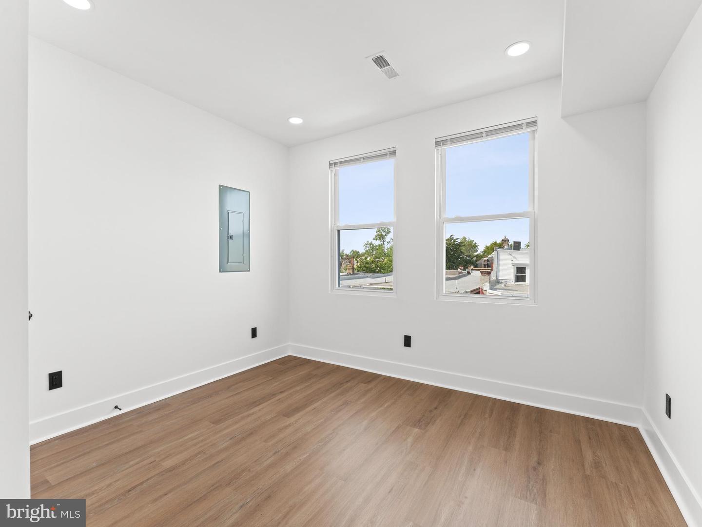 4927 Catharine St Property Photo 14