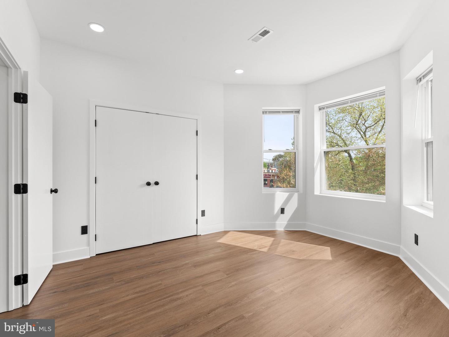4927 Catharine St Property Photo 20