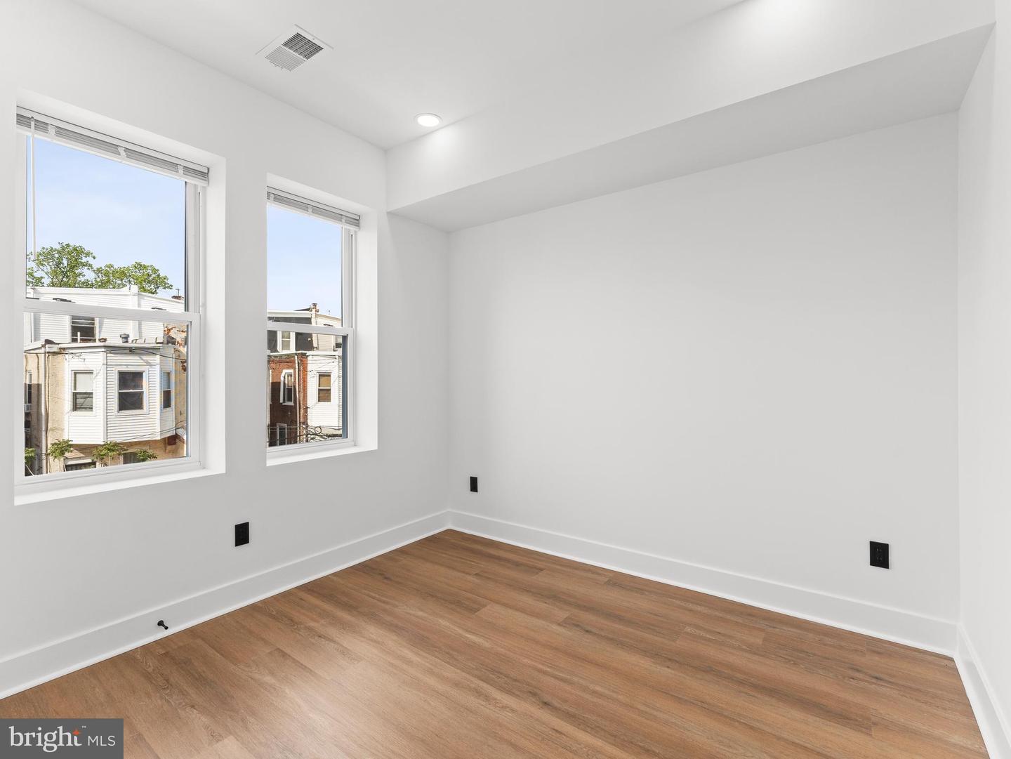 4927 Catharine St Property Photo 23