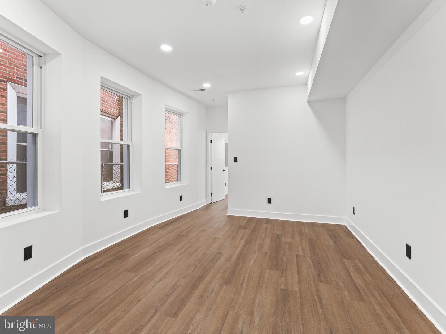 4927 Catharine St Property Photo 27