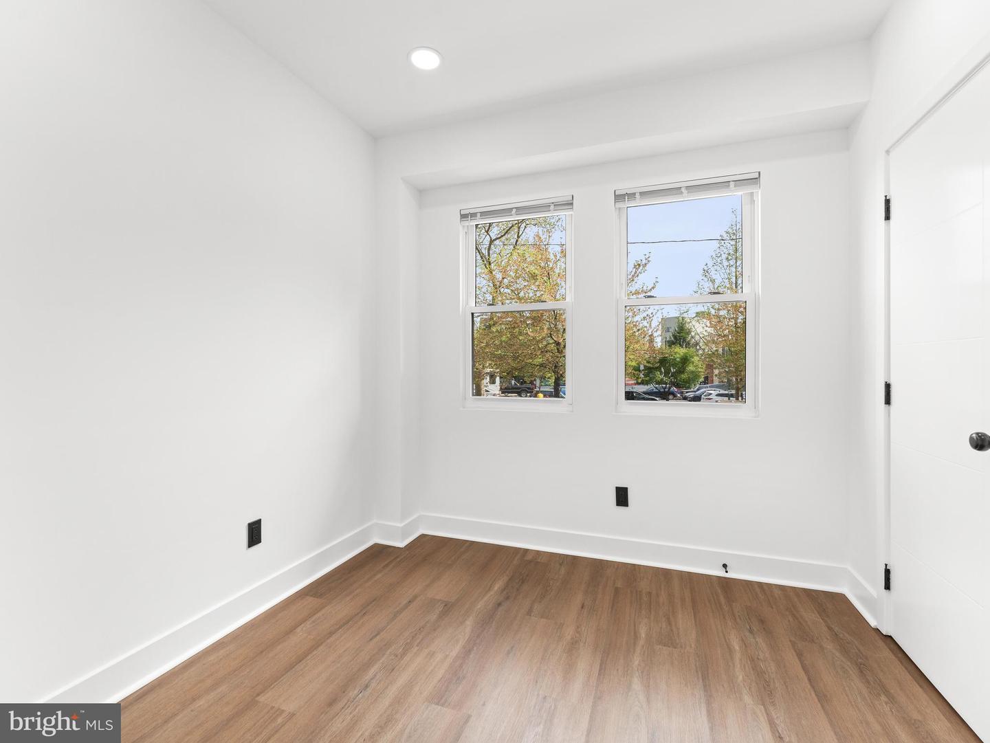 4927 Catharine St Property Photo 29