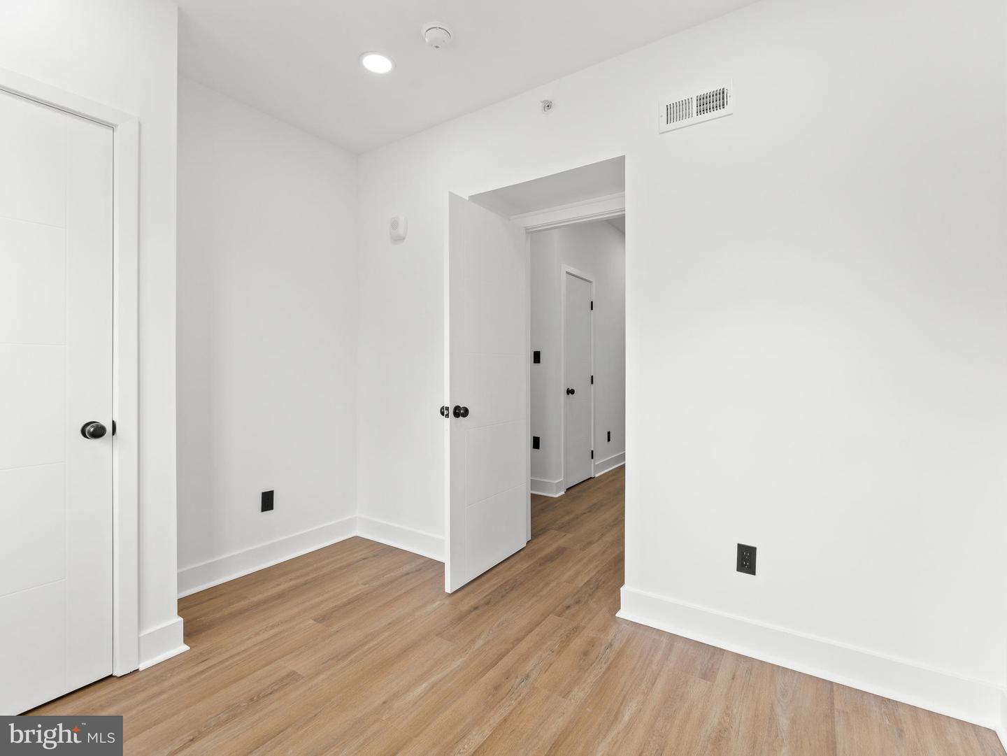 4927 Catharine St Property Photo 30