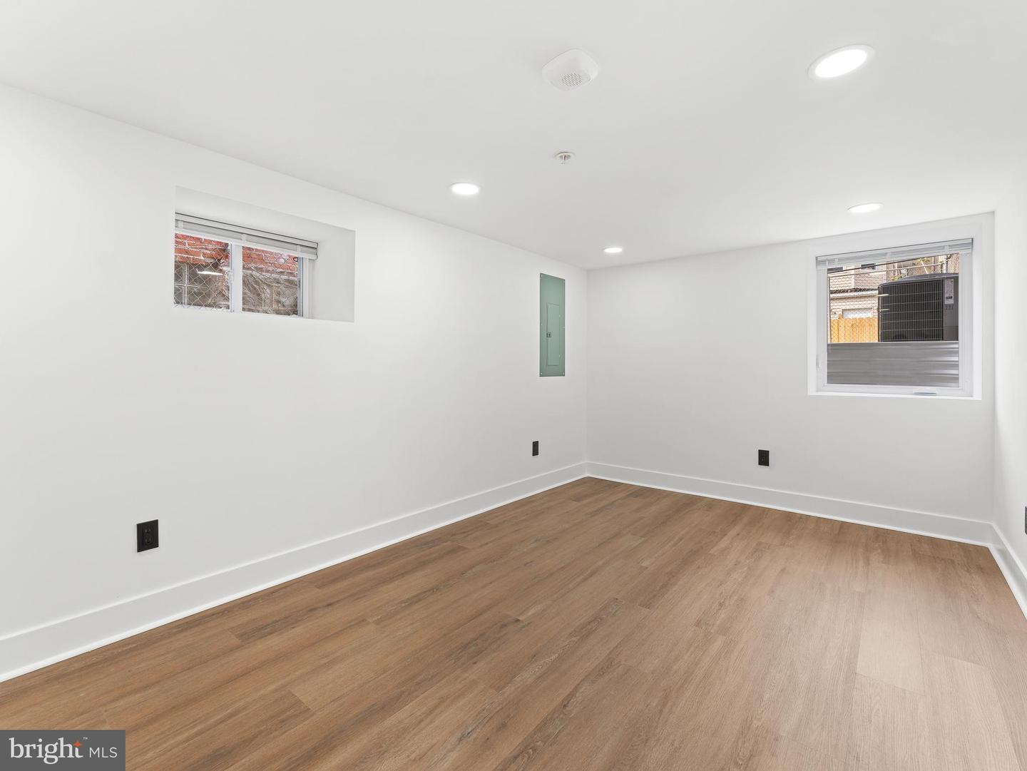 4927 Catharine St Property Photo 40