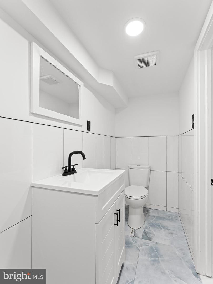 4927 Catharine St Property Photo 43