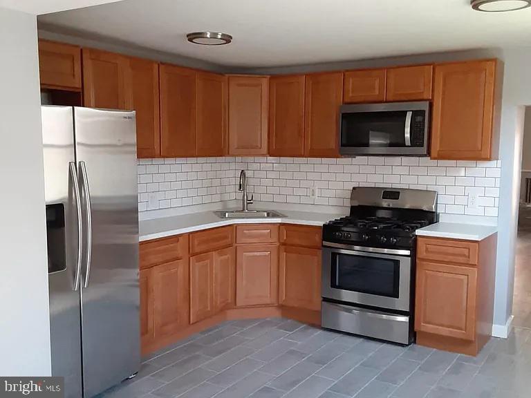 3549-3551 Sepviva St Property Photo 3