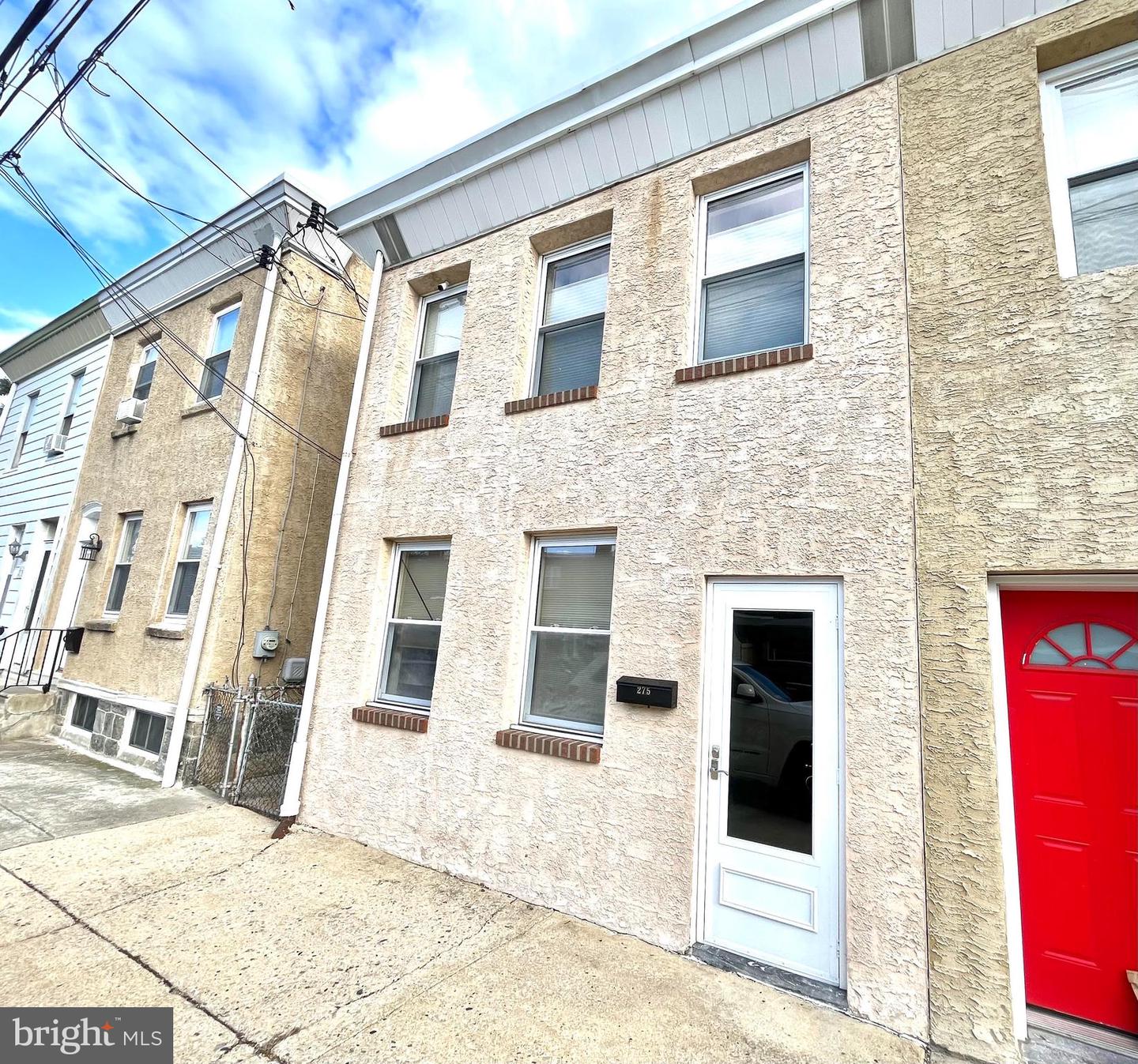 275 Lemonte St Property Photo 1