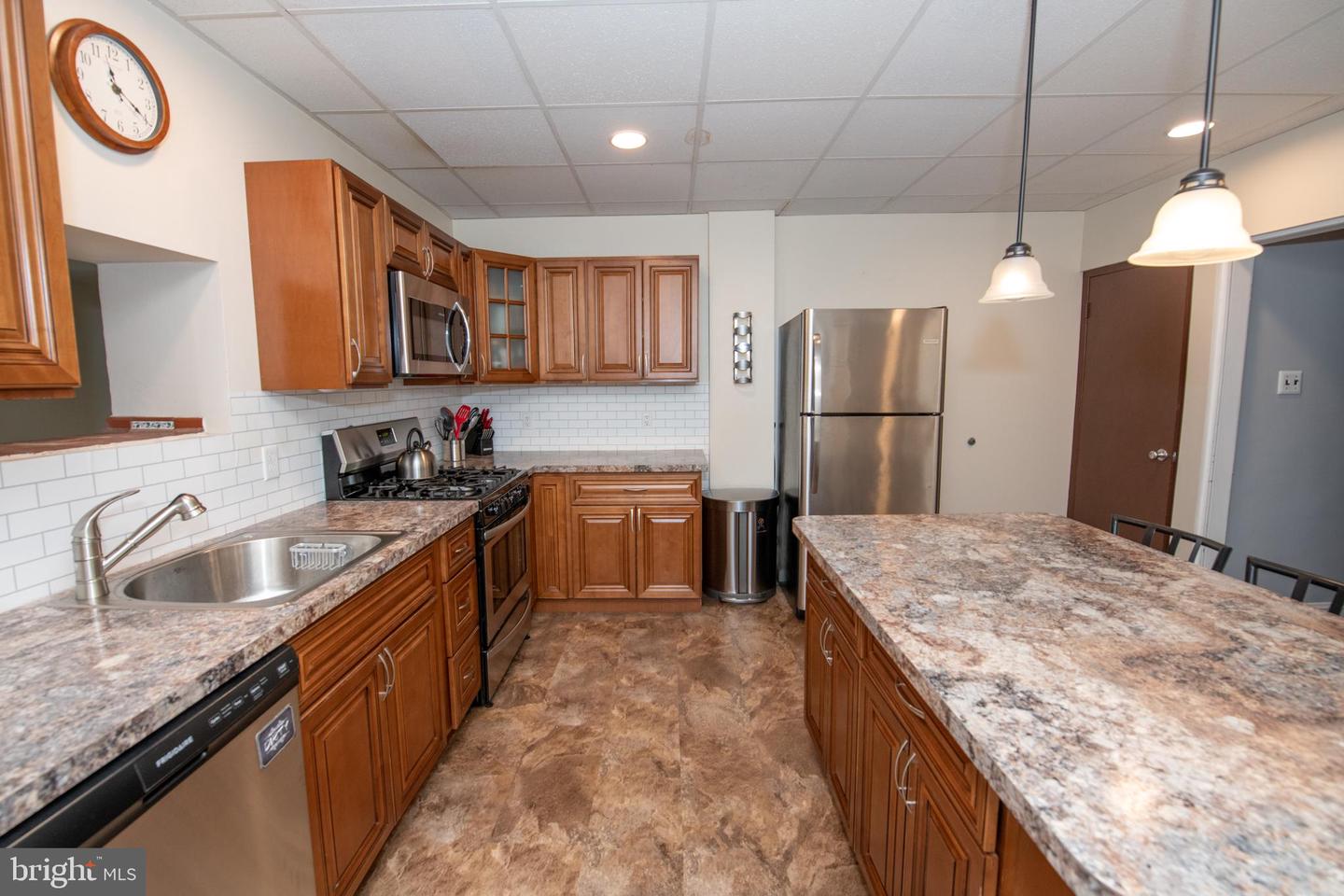 275 Lemonte St Property Photo 3