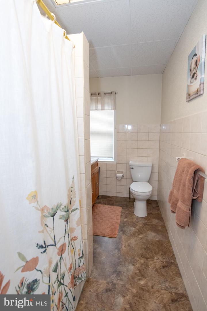 275 Lemonte St Property Photo 22