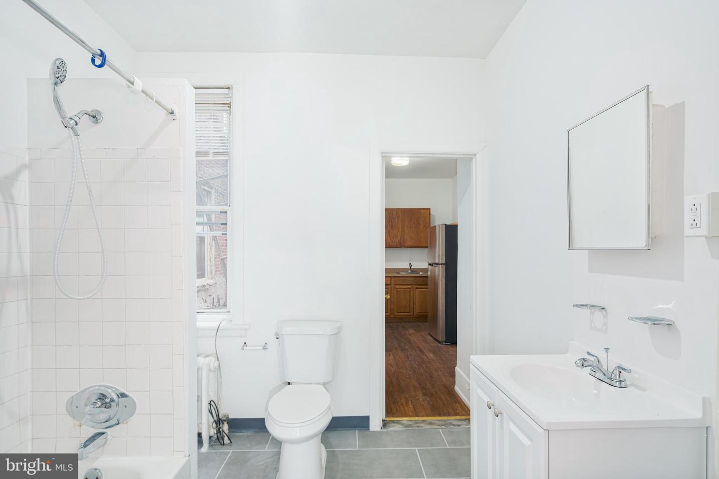 4039 N Broad St Property Photo 5
