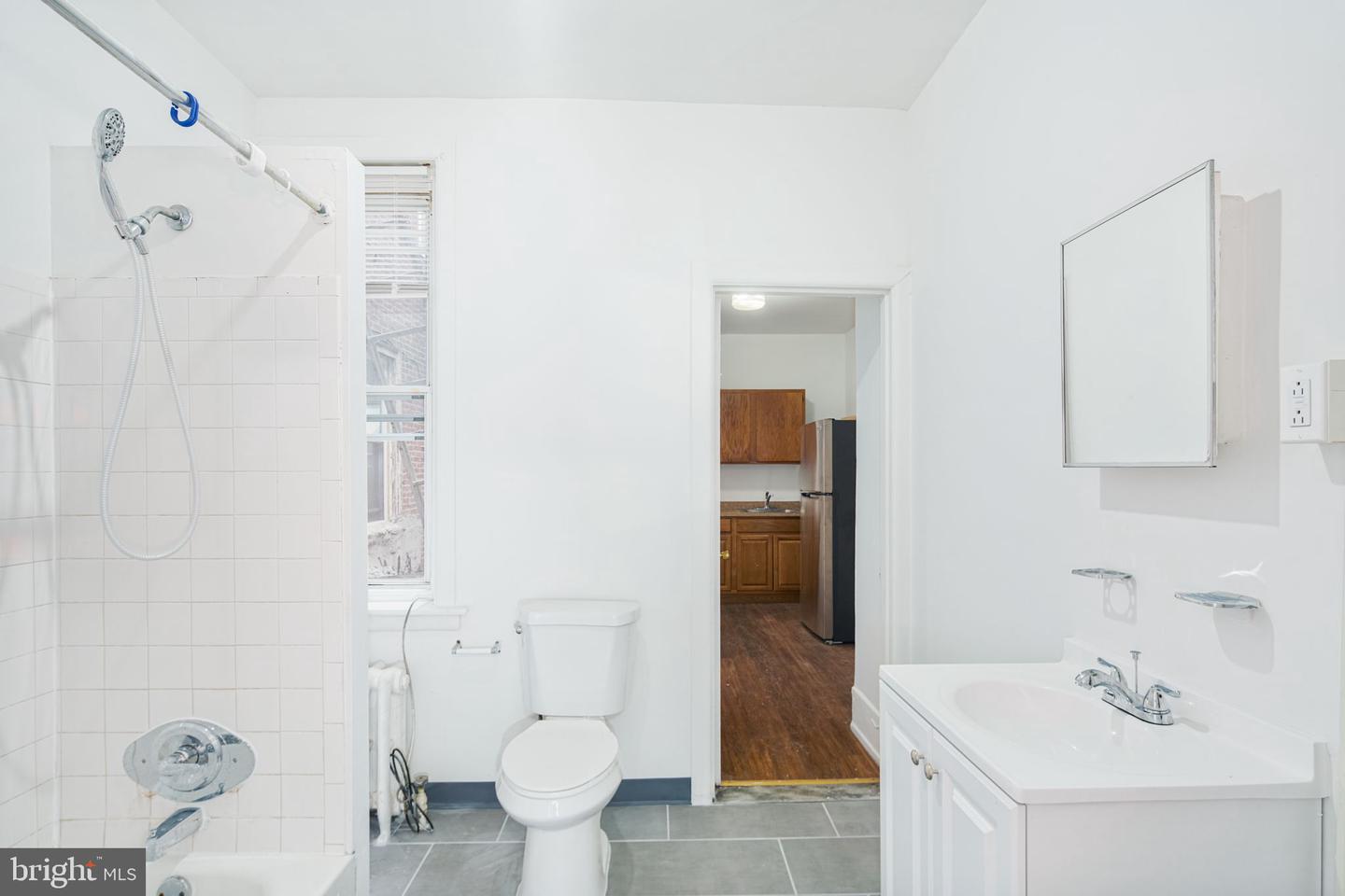 4039 N Broad St Property Photo 6