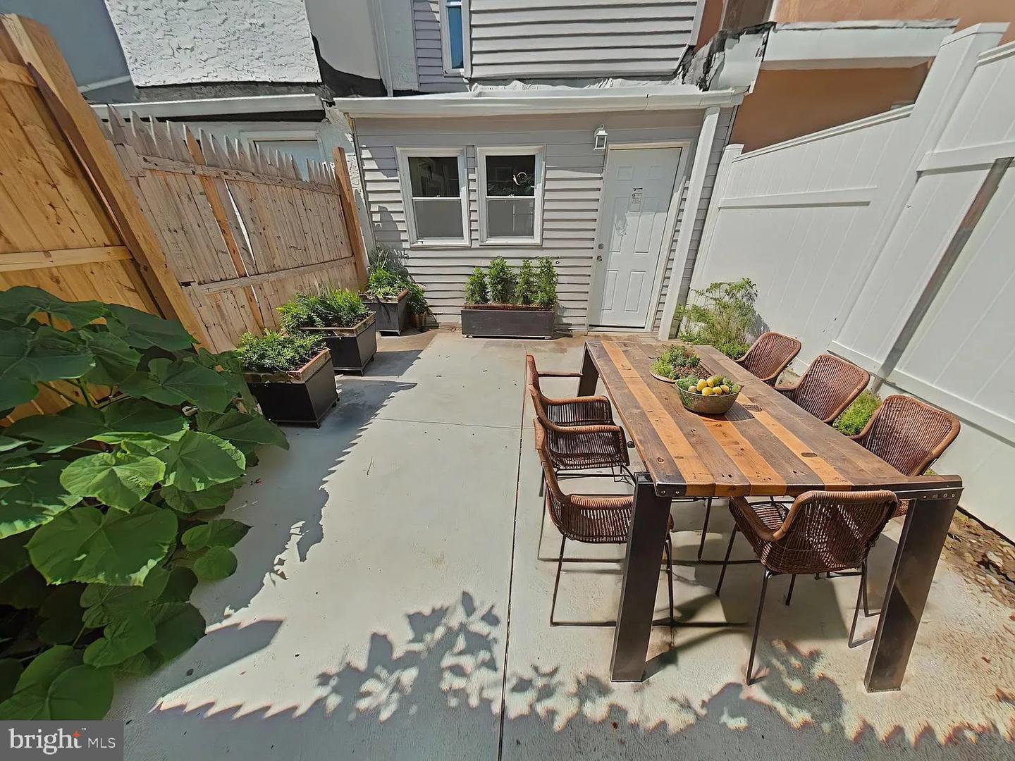 1737 N Stillman St N Property Photo 11