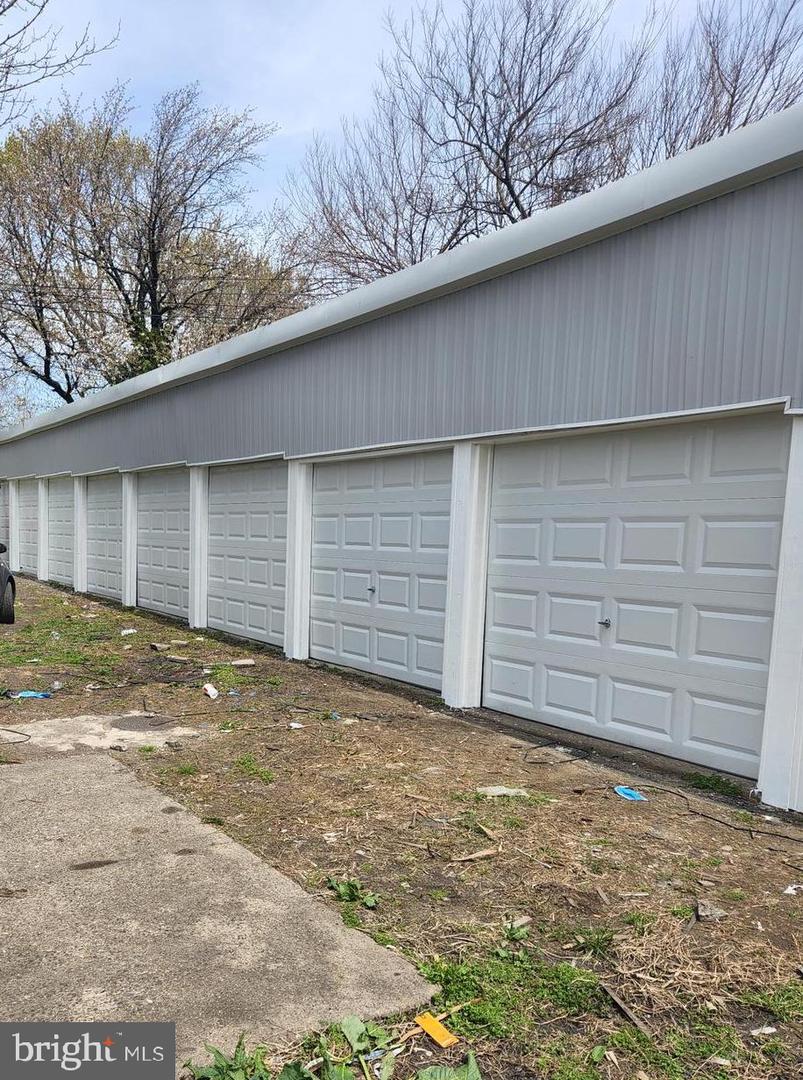 5227-31 N American St Property Photo 2