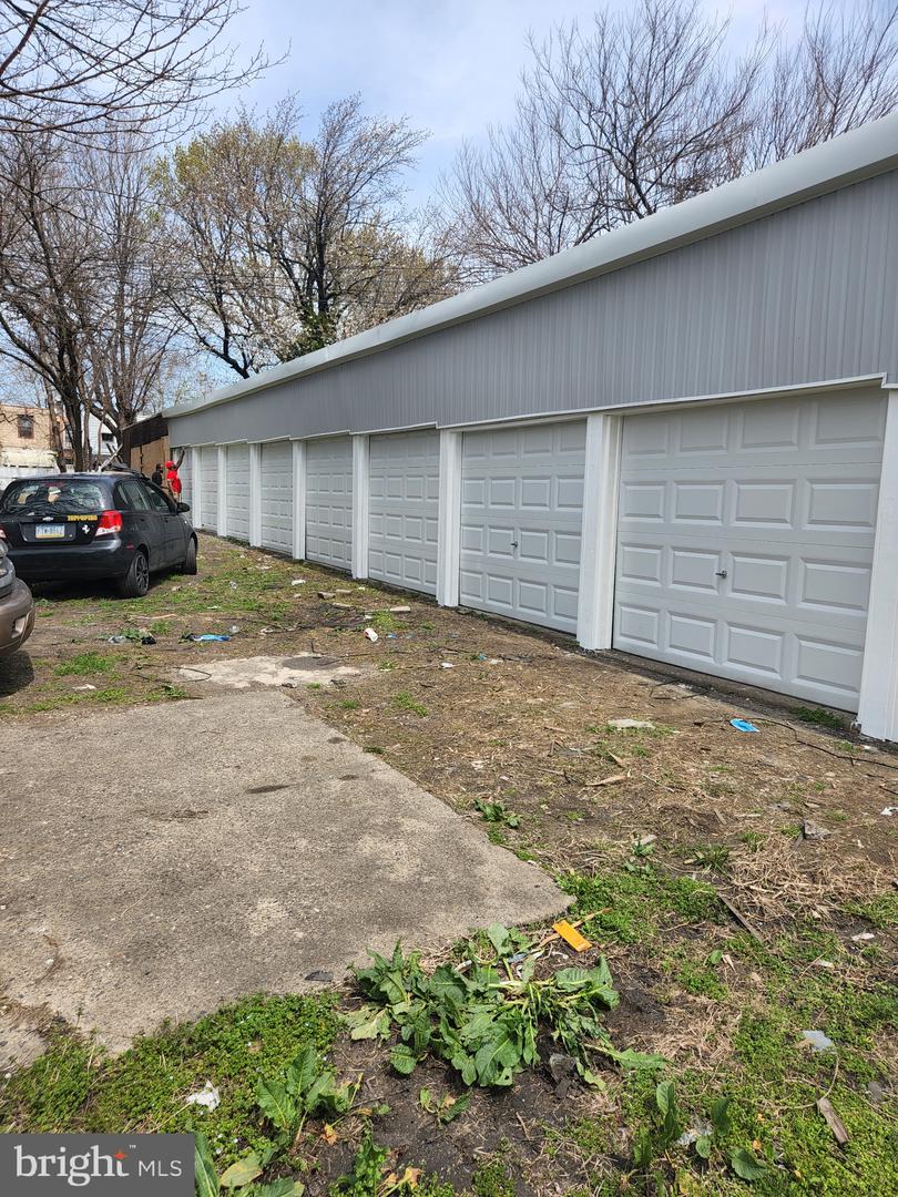 5227-31 N American St Property Photo 5