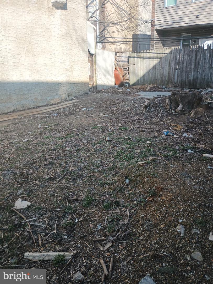 2363 N Gratz St Property Photo 2
