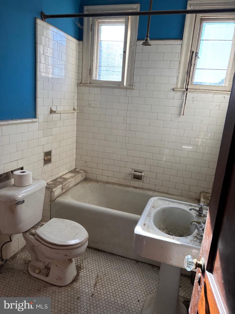 926 Foulkrod St Property Photo 42