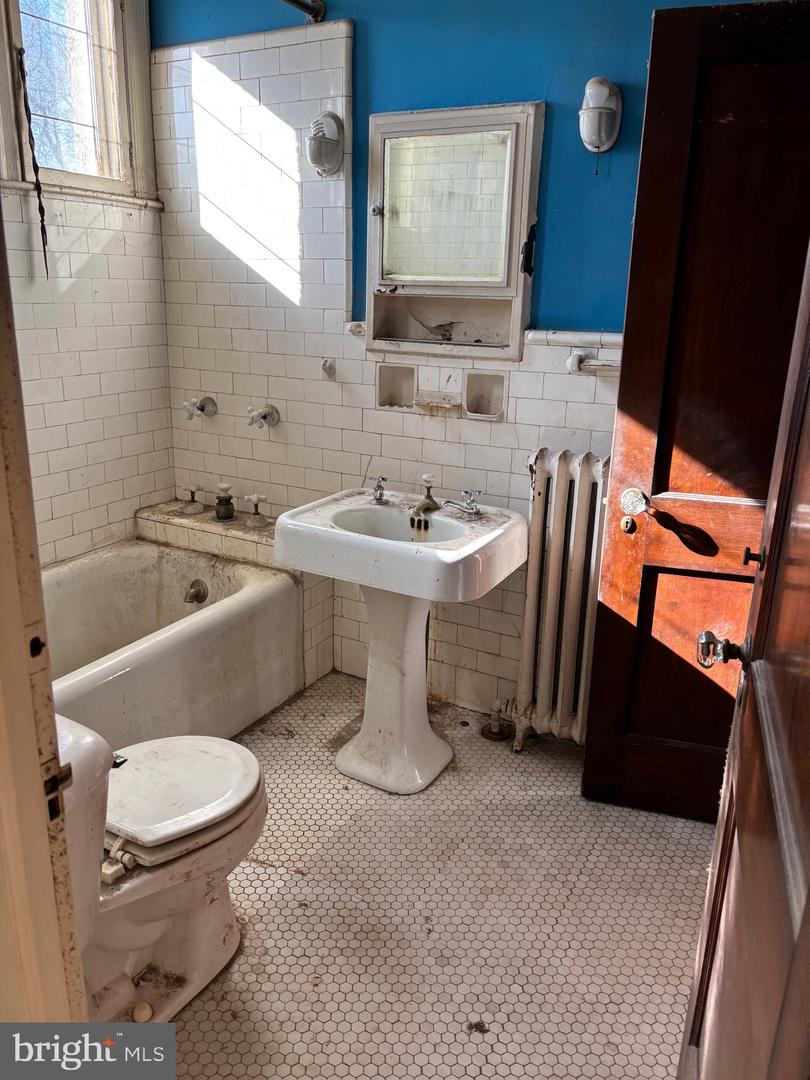 926 Foulkrod St Property Photo 44