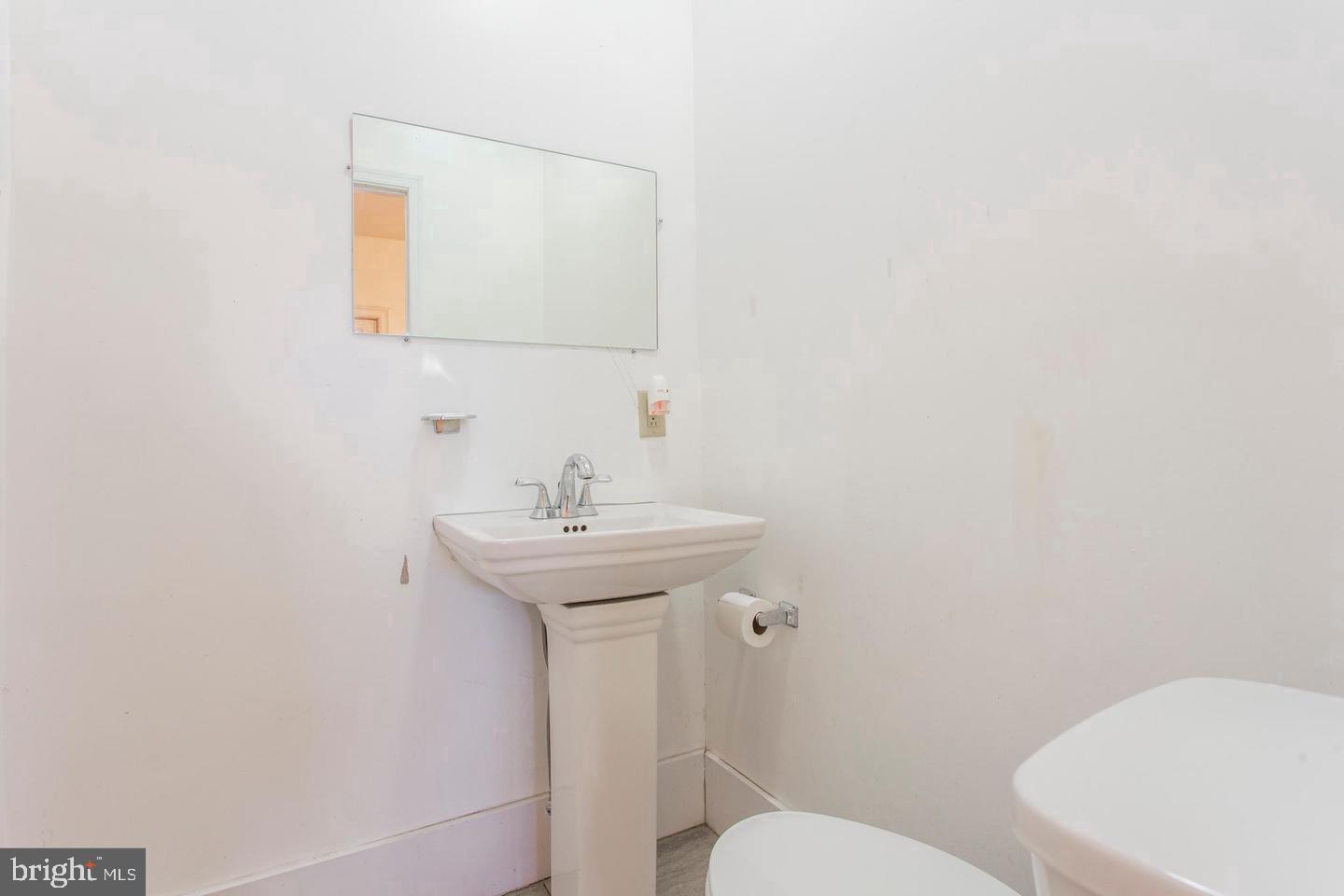 4628 Sansom St #b Property Photo 9